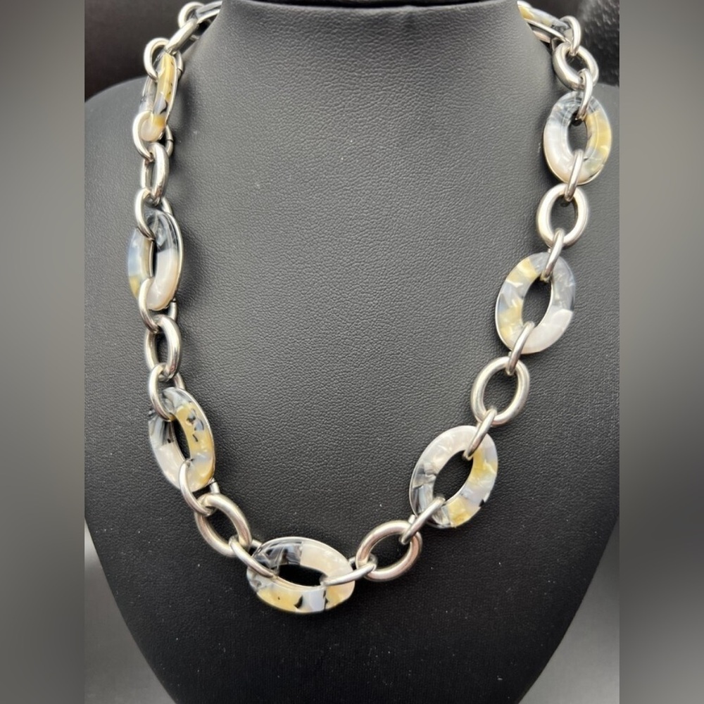 LOFT NWT‎ Elegant Silver and Cream Tortoise Chain Necklace